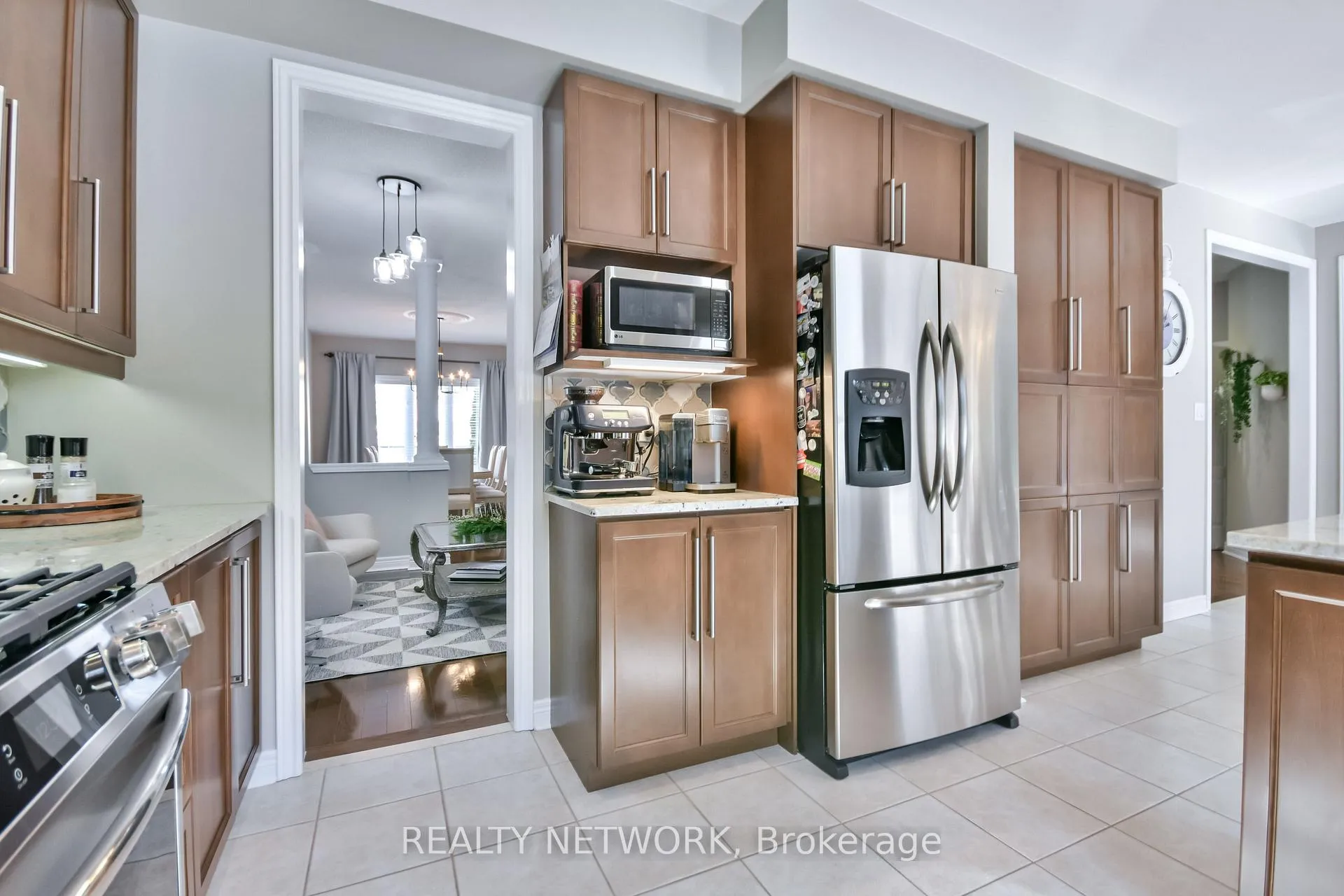 Photo 15 of 5 Camelot Square, Barrie, Innis-Shore — HOMEH