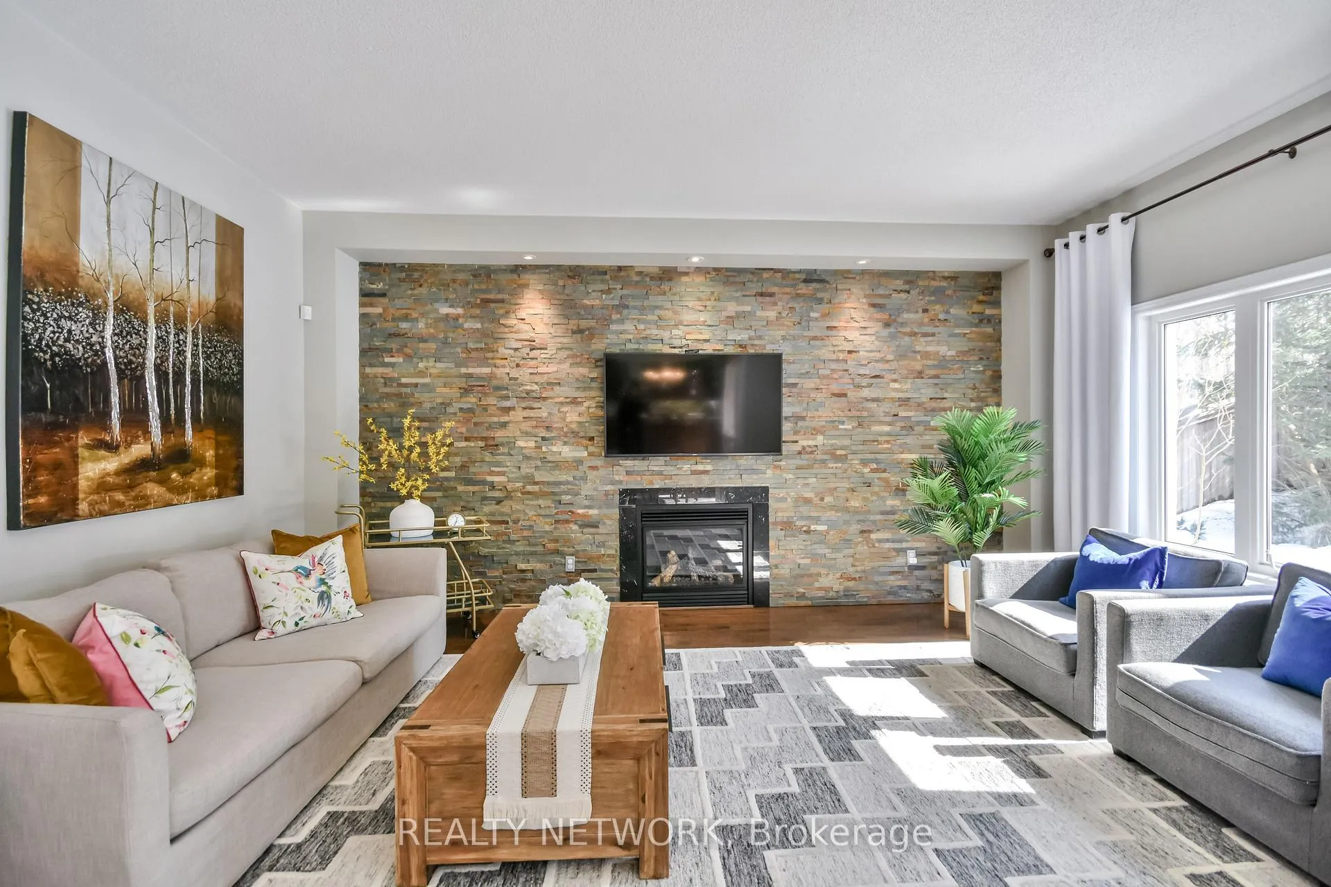 Photo 16 of 5 Camelot Square, Barrie, Innis-Shore — HOMEH