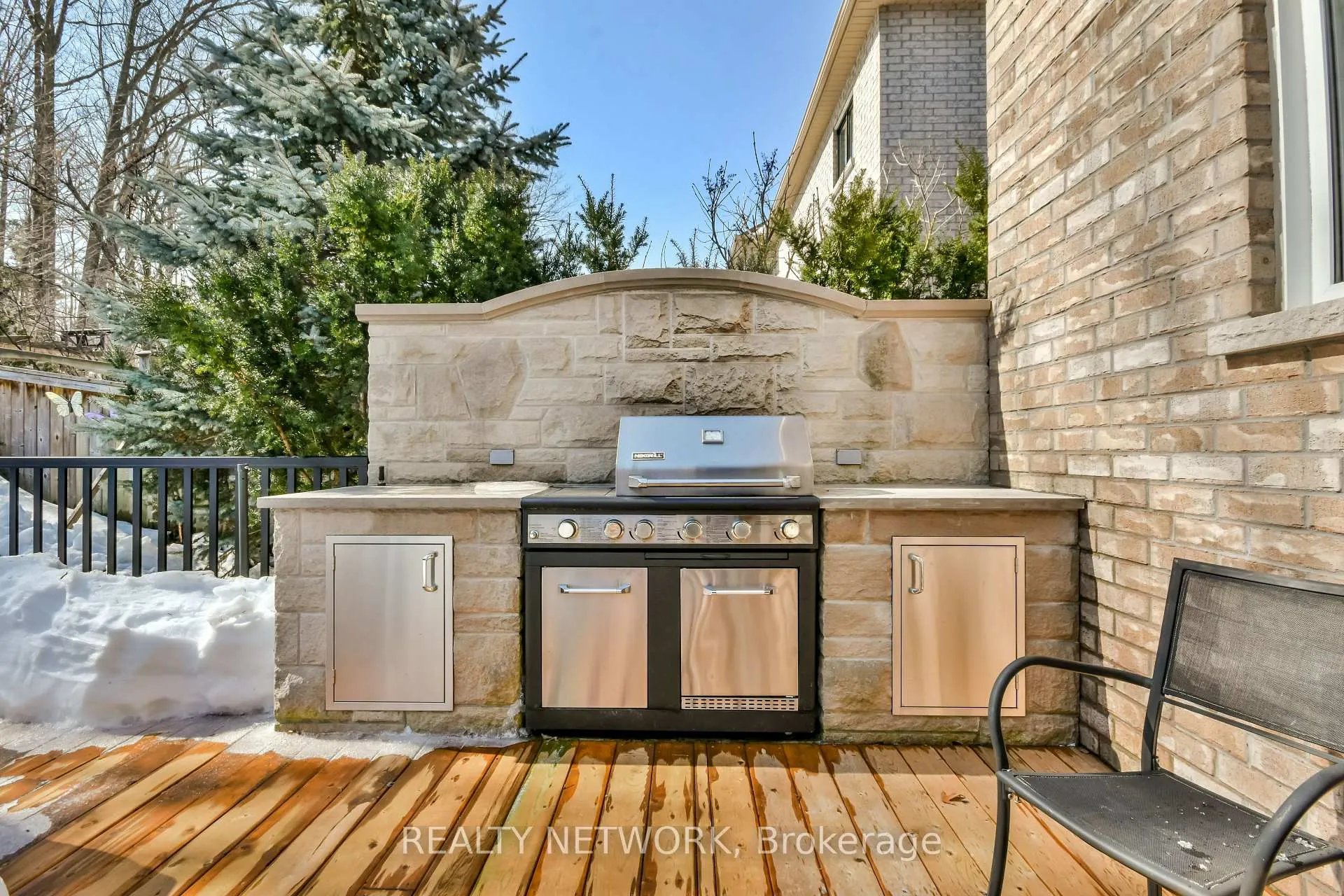 Photo 18 of 5 Camelot Square, Barrie, Innis-Shore — HOMEH