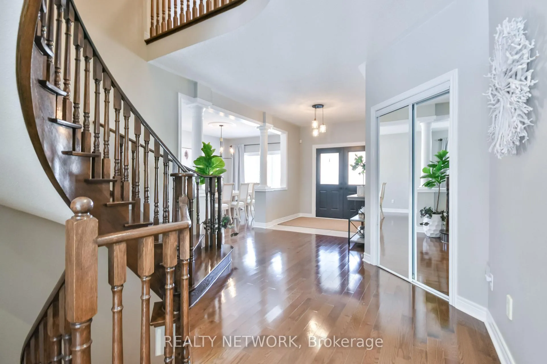 Photo 19 of 5 Camelot Square, Barrie, Innis-Shore — HOMEH