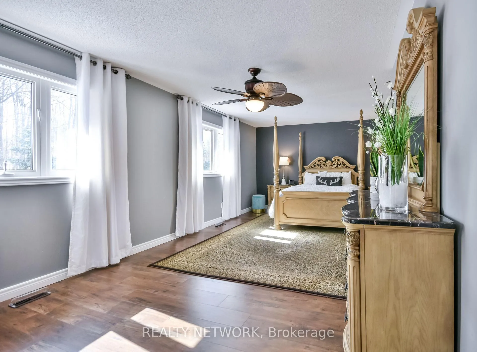 Photo 23 of 5 Camelot Square, Barrie, Innis-Shore — HOMEH
