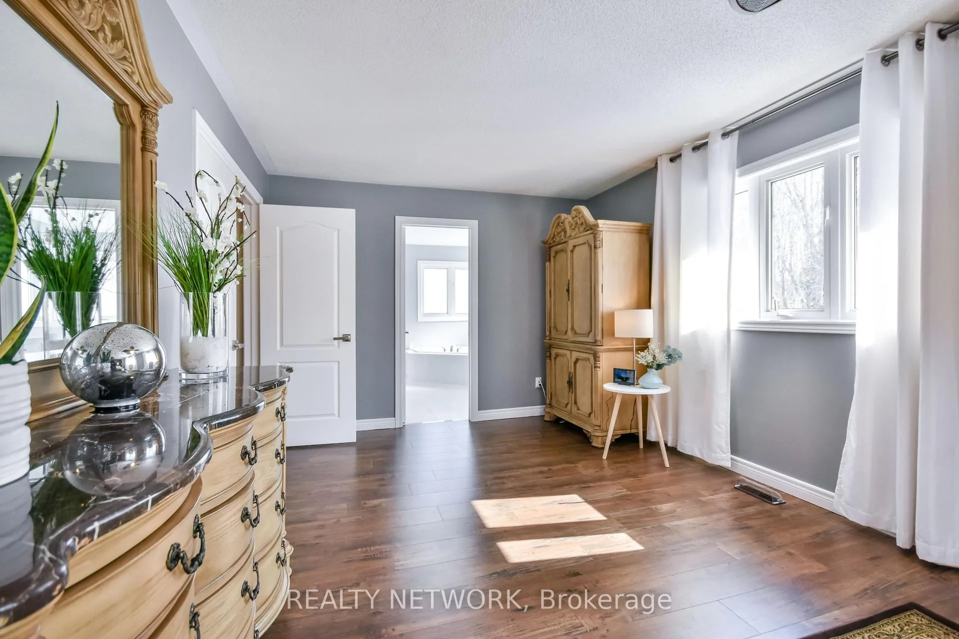 Photo 24 of 5 Camelot Square, Barrie, Innis-Shore — HOMEH