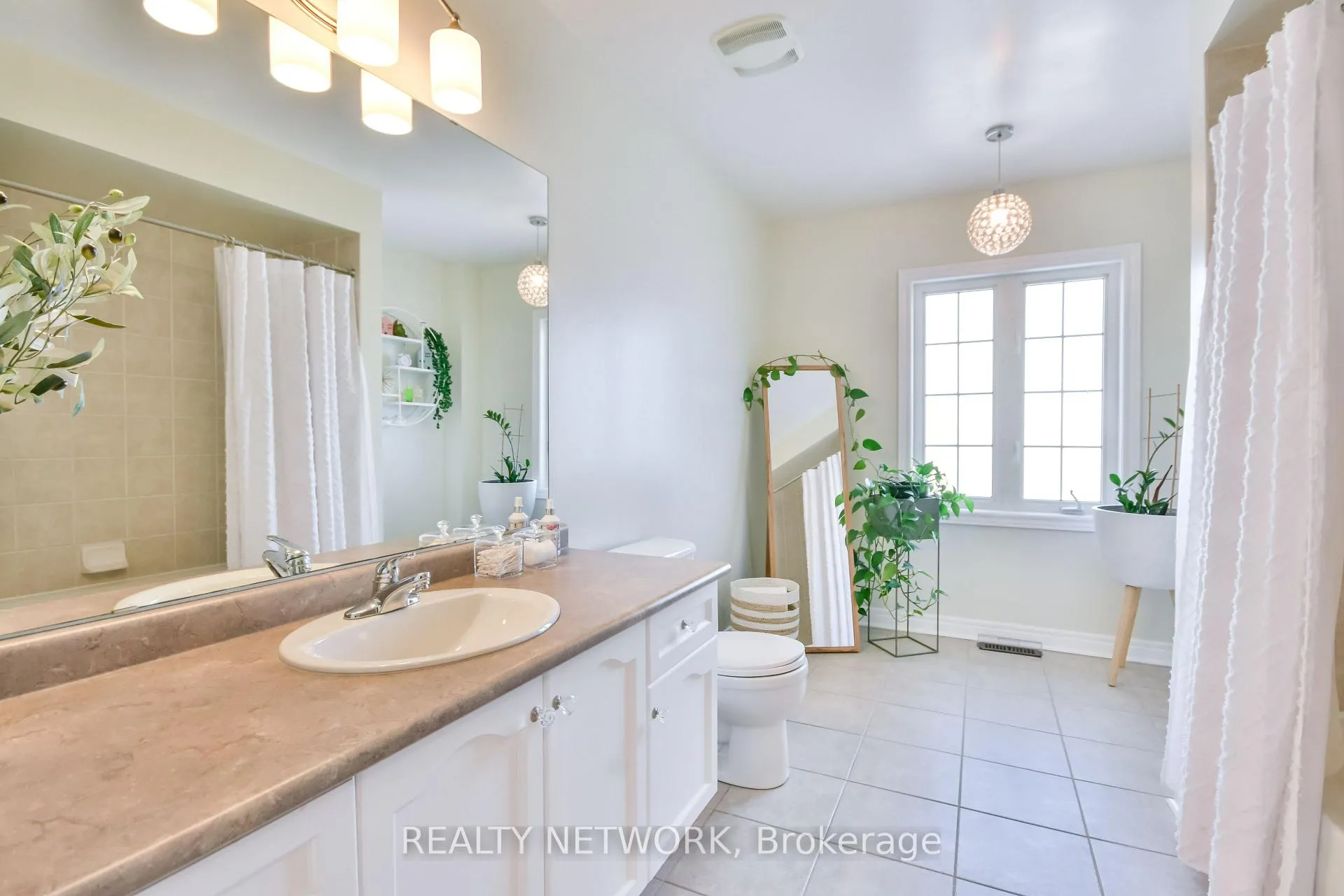 Photo 30 of 5 Camelot Square, Barrie, Innis-Shore — HOMEH