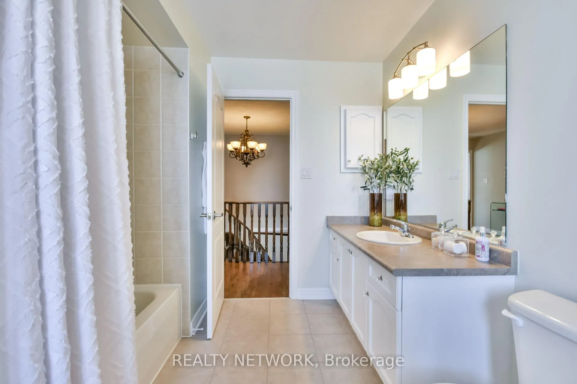 Photo 31 of 5 Camelot Square, Barrie, Innis-Shore — HOMEH
