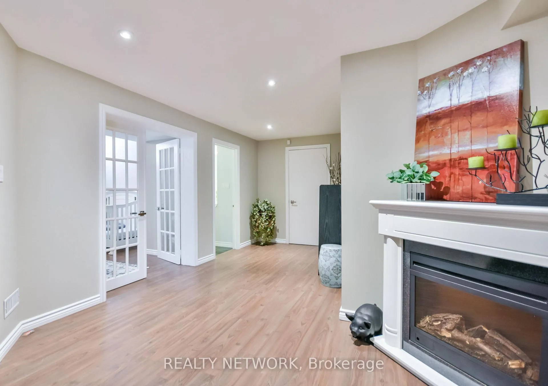 Photo 33 of 5 Camelot Square, Barrie, Innis-Shore — HOMEH