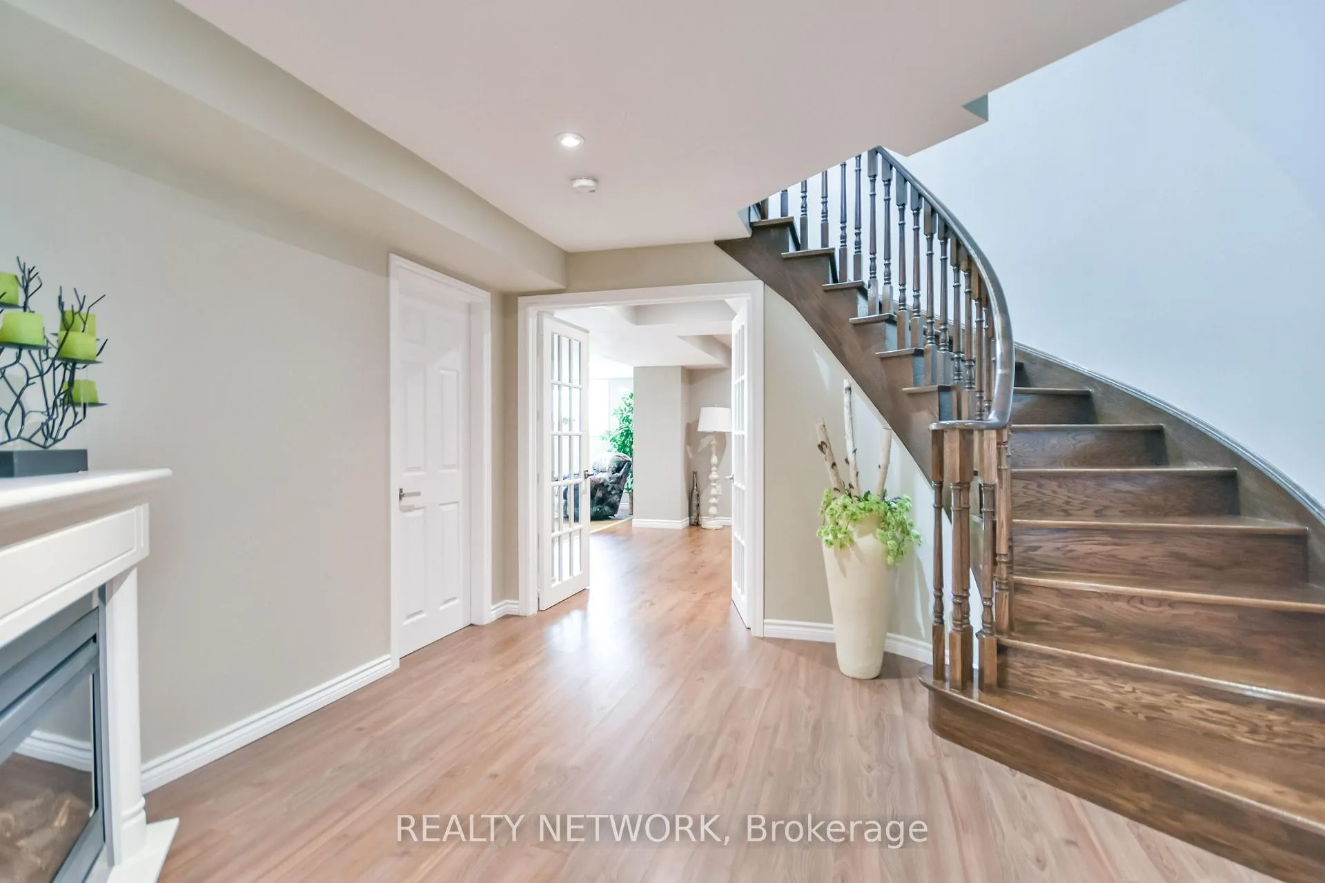 Photo 35 of 5 Camelot Square, Barrie, Innis-Shore — HOMEH