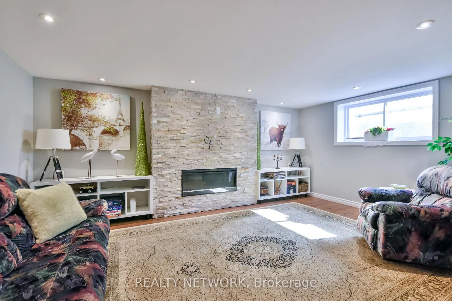 Photo 37 of 5 Camelot Square, Barrie, Innis-Shore — HOMEH