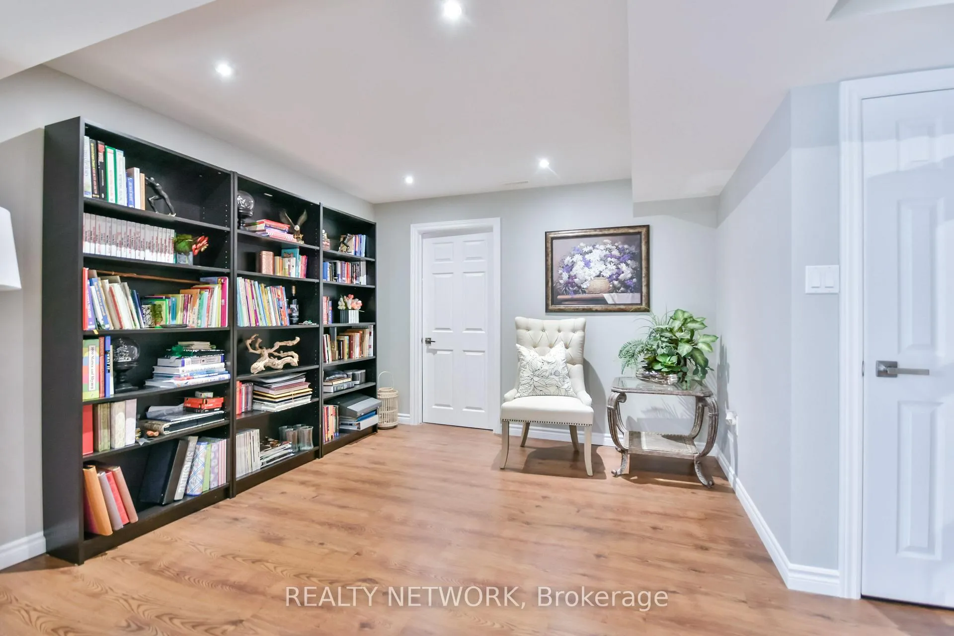 Photo 38 of 5 Camelot Square, Barrie, Innis-Shore — HOMEH