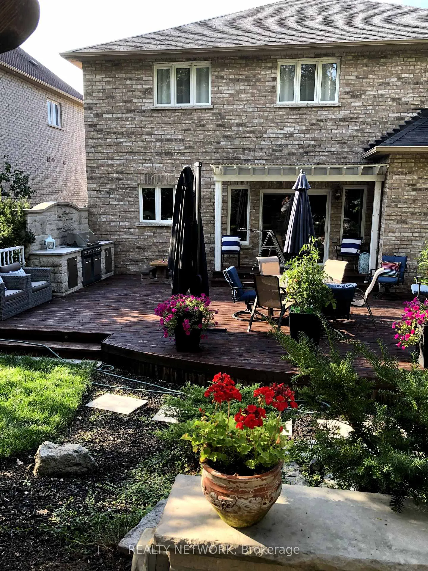 Photo 40 of 5 Camelot Square, Barrie, Innis-Shore — HOMEH