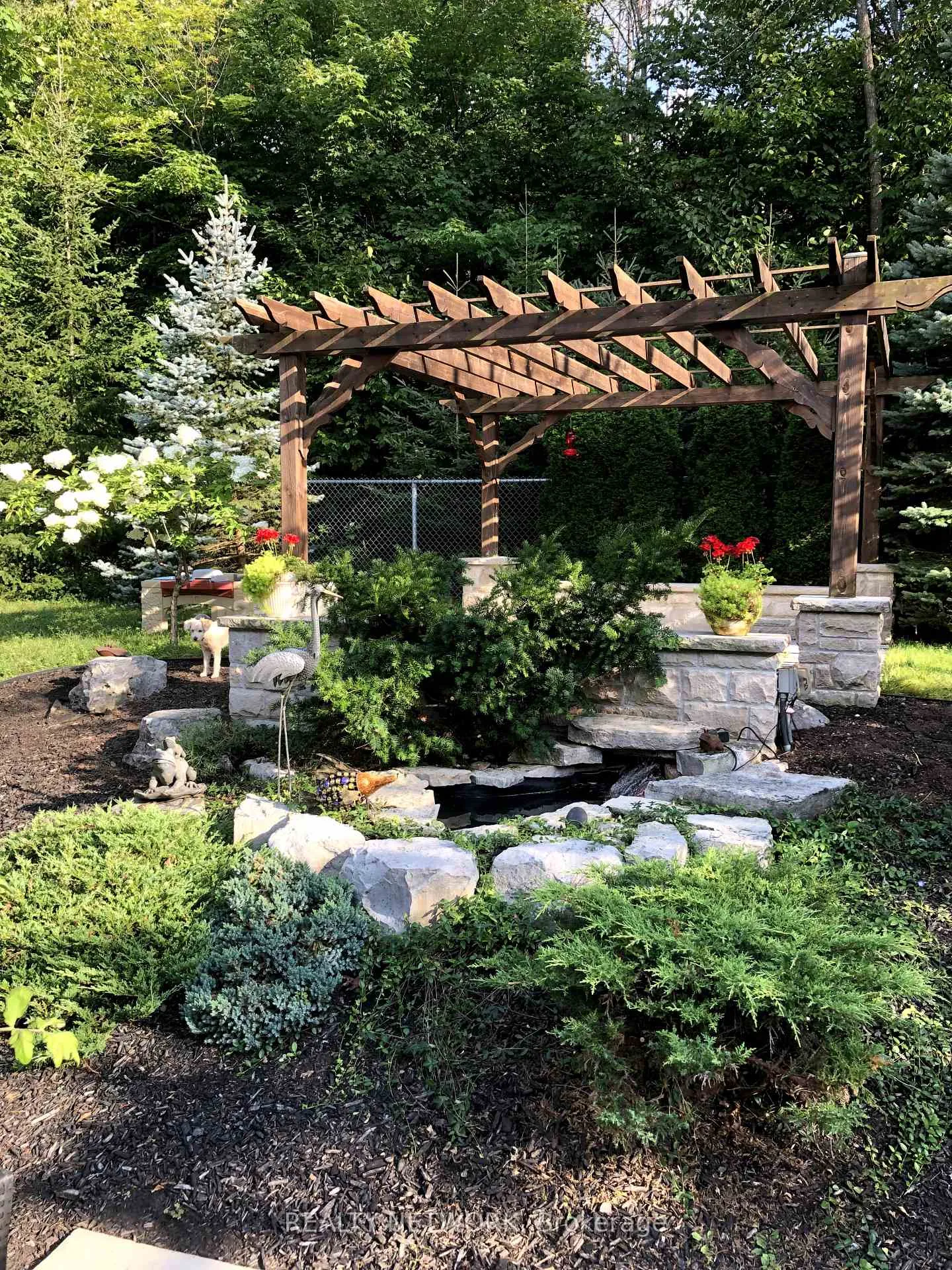 Photo 41 of 5 Camelot Square, Barrie, Innis-Shore — HOMEH