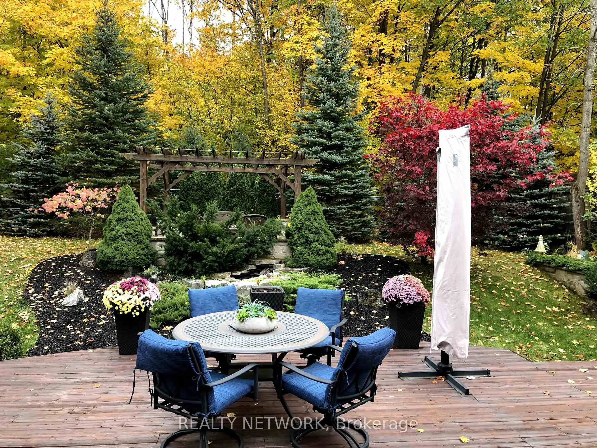 Photo 42 of 5 Camelot Square, Barrie, Innis-Shore — HOMEH