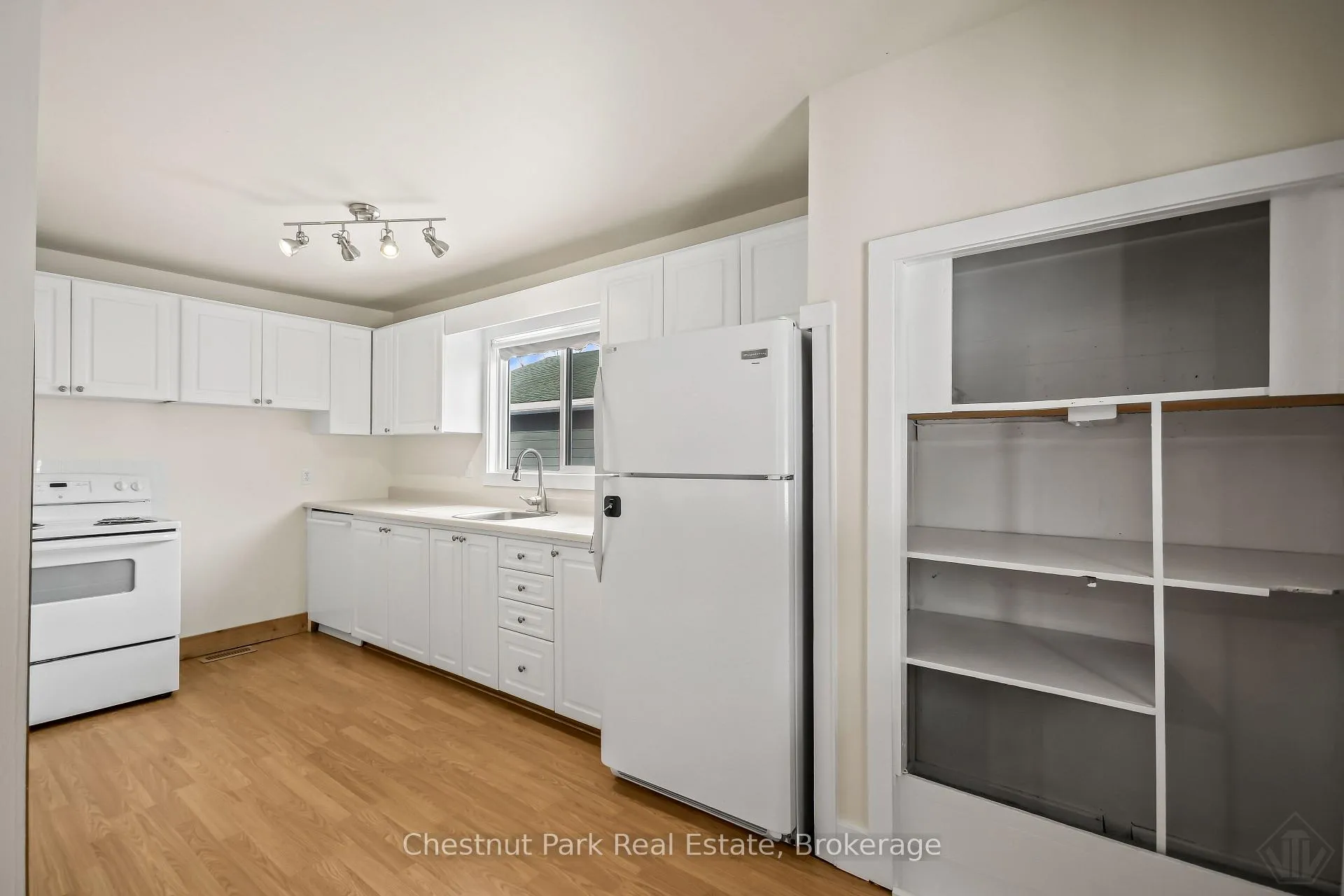 Photo 5 of 175 Crescent Drive, Gravenhurst, Muskoka (S) — HOMEH