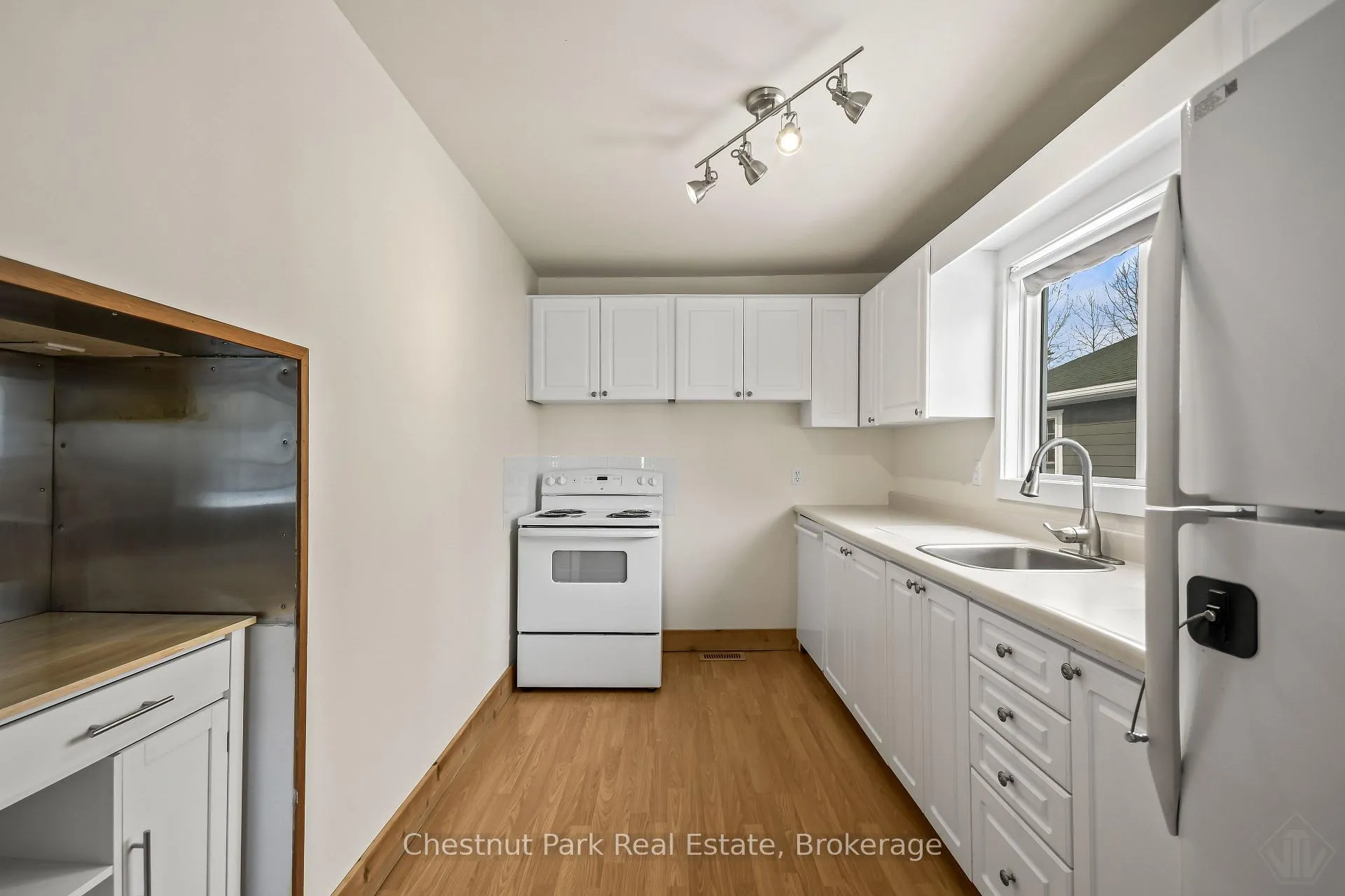 Photo 6 of 175 Crescent Drive, Gravenhurst, Muskoka (S) — HOMEH