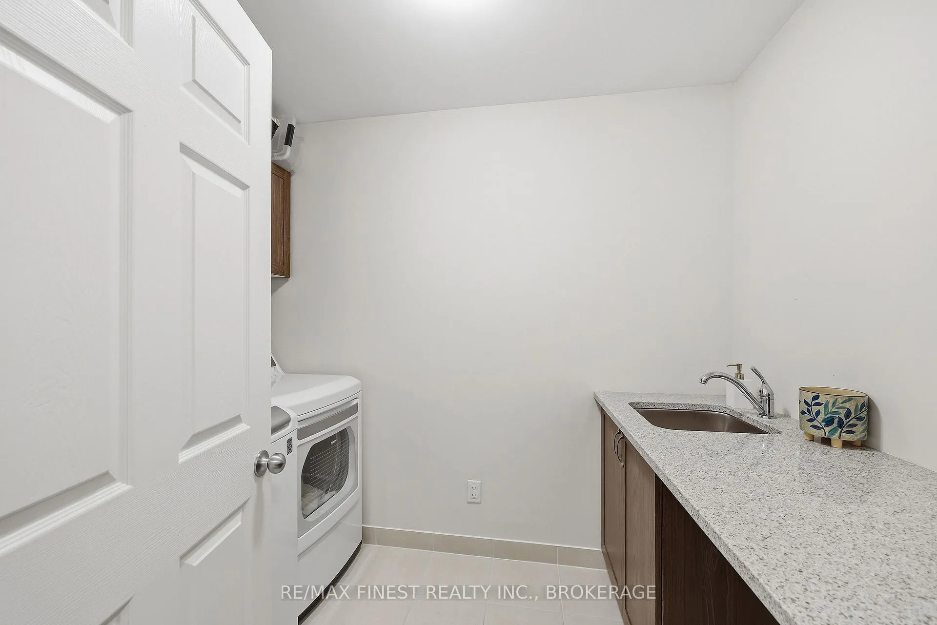 Photo 33 of 1669 Tenley Drive, Kingston, City Northwest — HOMEH