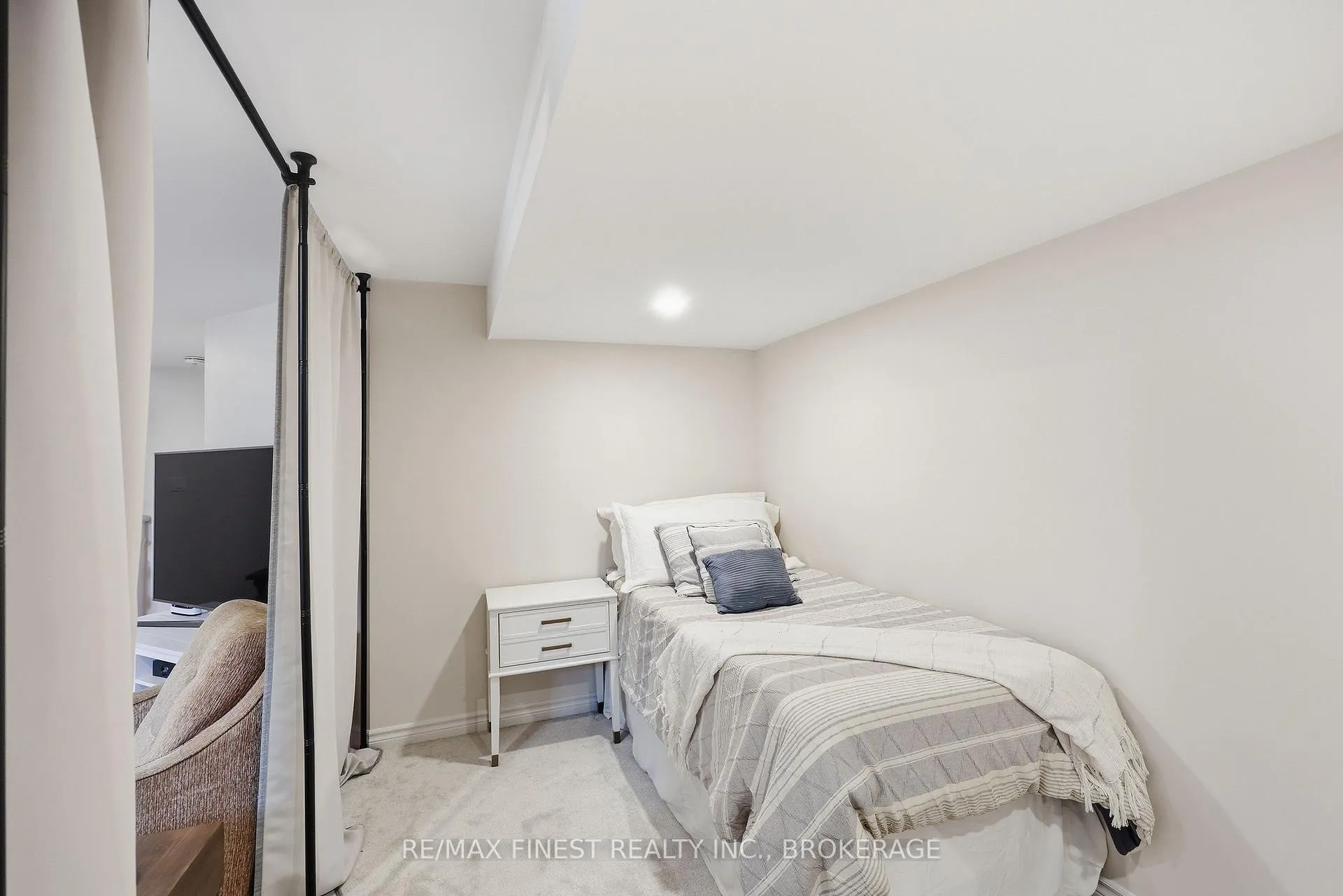 Photo 43 of 1669 Tenley Drive, Kingston, City Northwest — HOMEH