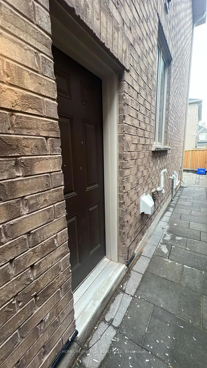 Photo 4 of Unit Bsmt, 8 Reign Lane, Markham, Cedarwood — HOMEH