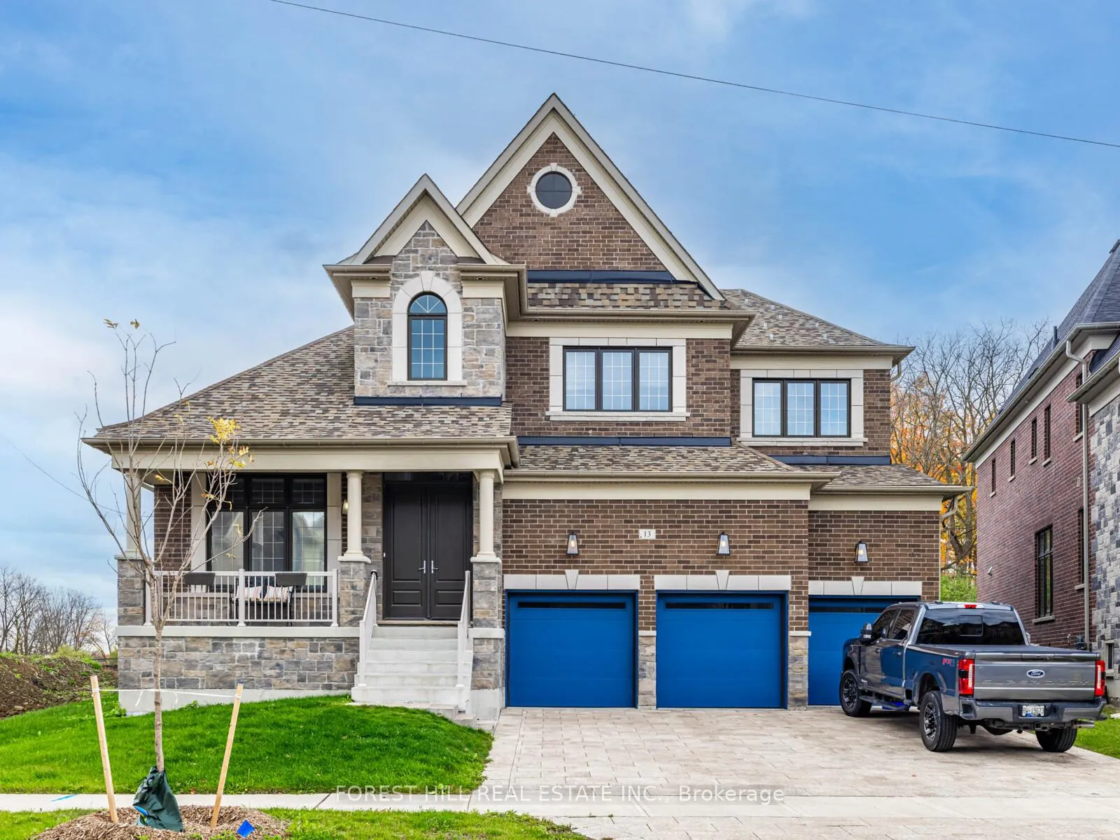 Photo 2 of 13 Pellegrini Drive, Vaughan, Kleinburg — HOMEH