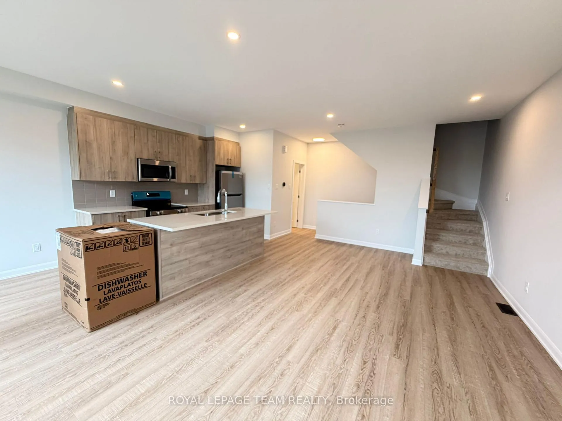 Photo 5 of 284 Bankside Way, Ottawa, Barrhaven - Half Moon Bay — HOMEH