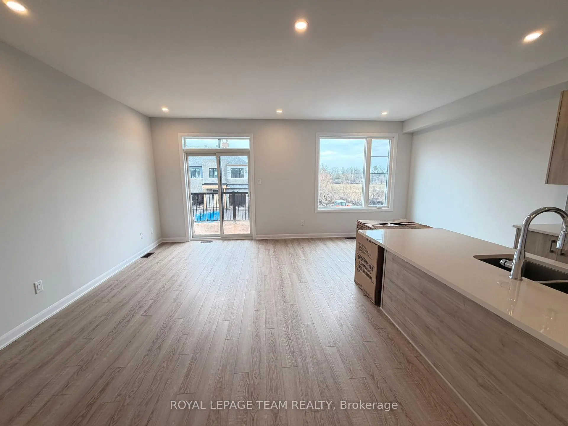 Photo 6 of 284 Bankside Way, Ottawa, Barrhaven - Half Moon Bay — HOMEH