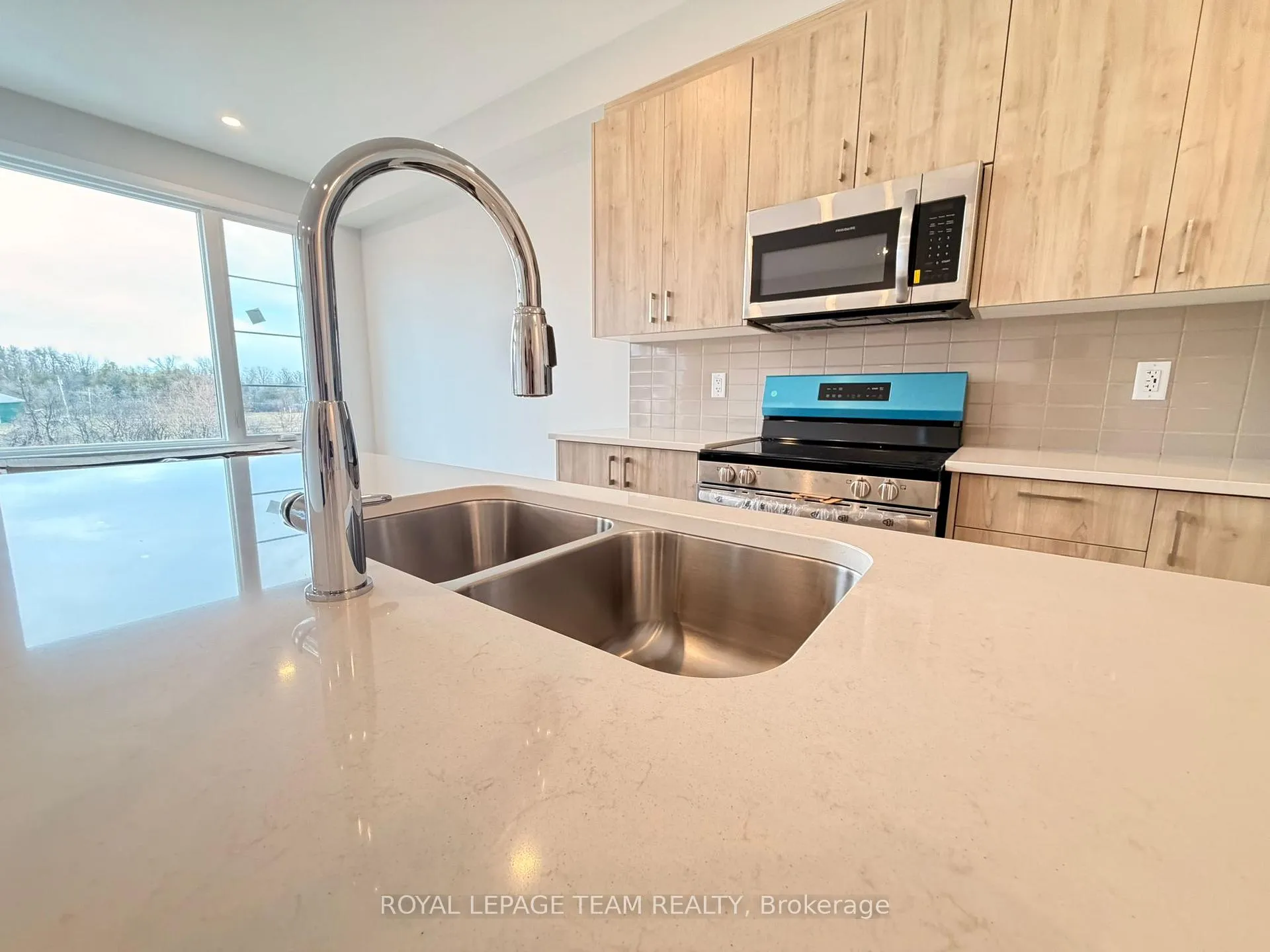 Photo 8 of 284 Bankside Way, Ottawa, Barrhaven - Half Moon Bay — HOMEH