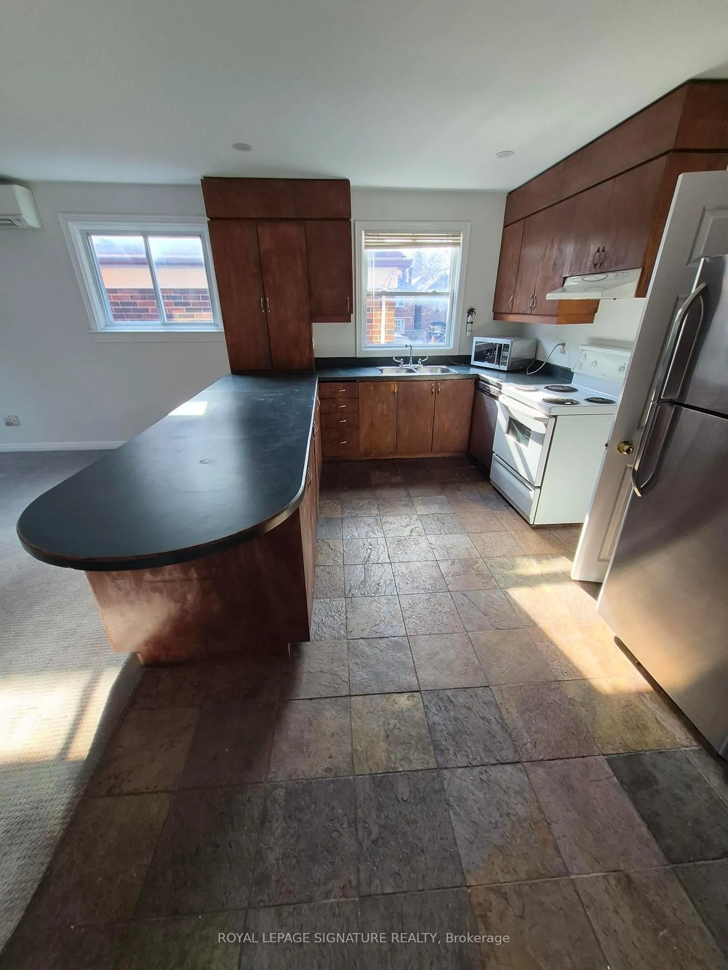 Photo 3 of Unit Apt 2, 344 Roselawn Avenue, Toronto, Yonge-Eglinton — HOMEH