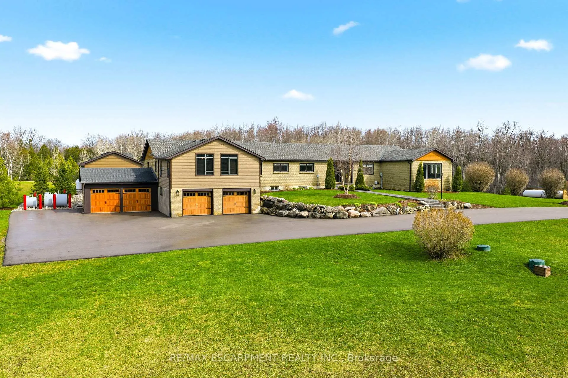 Photo 1 of 1371 10th Concession Road W, Hamilton, Rural Flamborough — HOMEH