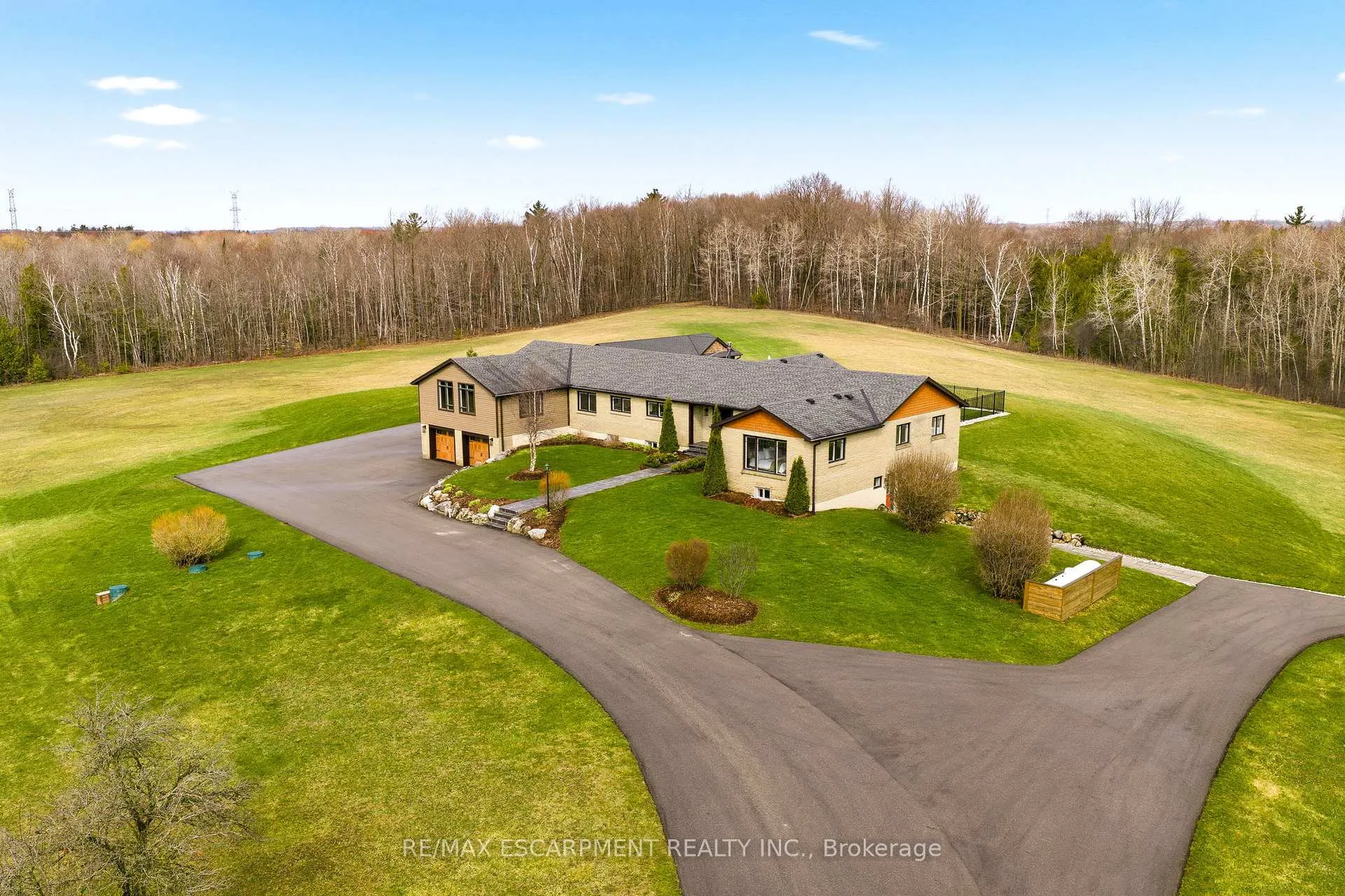 Photo 2 of 1371 10th Concession Road W, Hamilton, Rural Flamborough — HOMEH