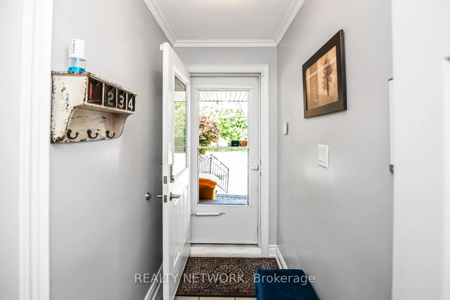 Photo 4 of 101 Victor Boulevard, Hamilton, Greeningdon — HOMEH