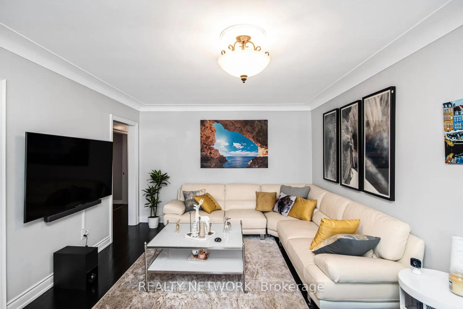 Photo 5 of 101 Victor Boulevard, Hamilton, Greeningdon — HOMEH