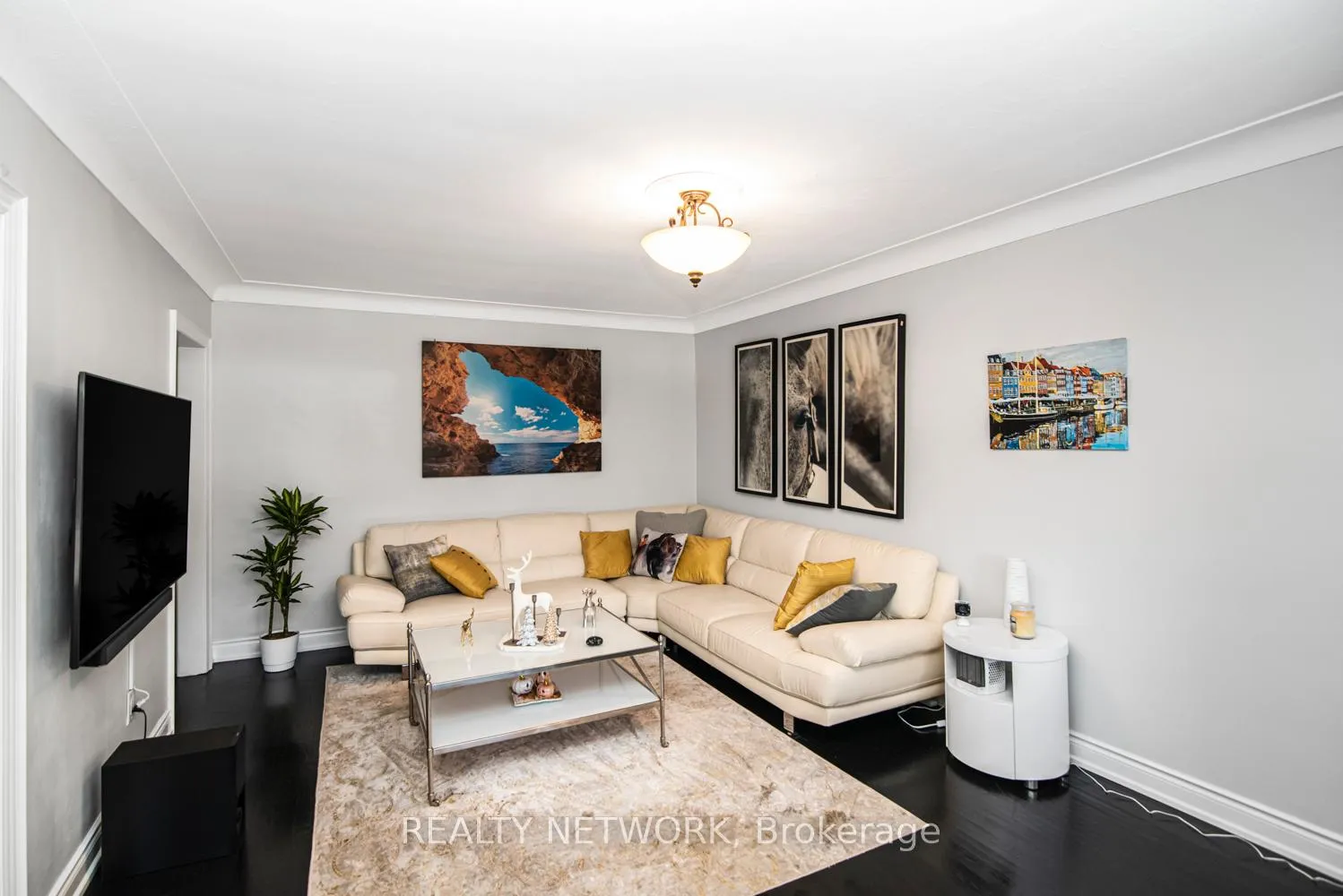 Photo 10 of 101 Victor Boulevard, Hamilton, Greeningdon — HOMEH