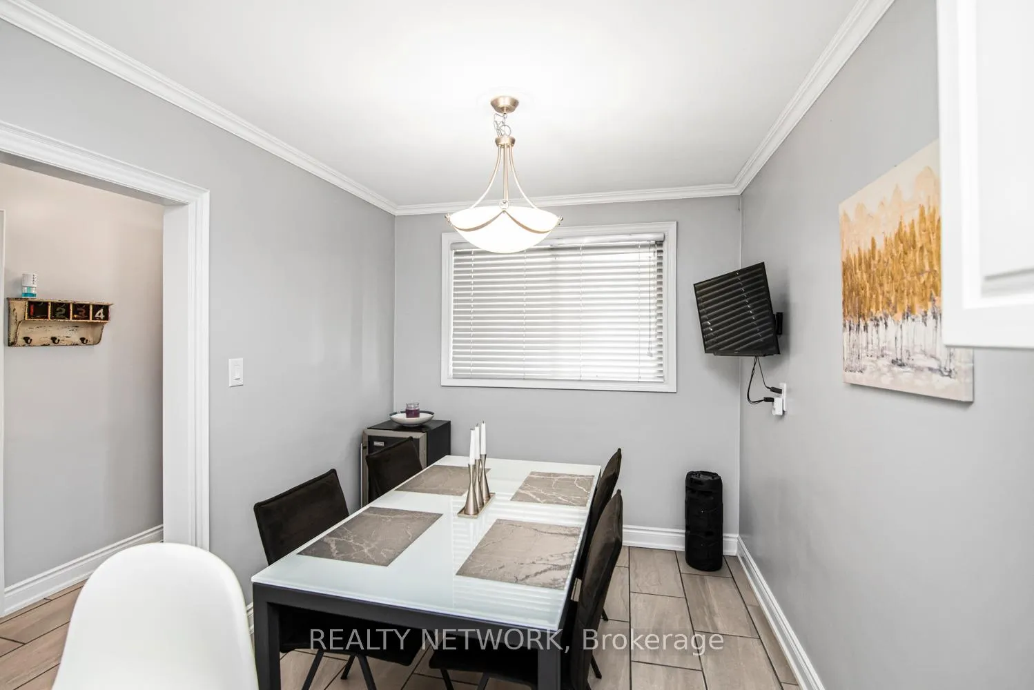 Photo 11 of 101 Victor Boulevard, Hamilton, Greeningdon — HOMEH