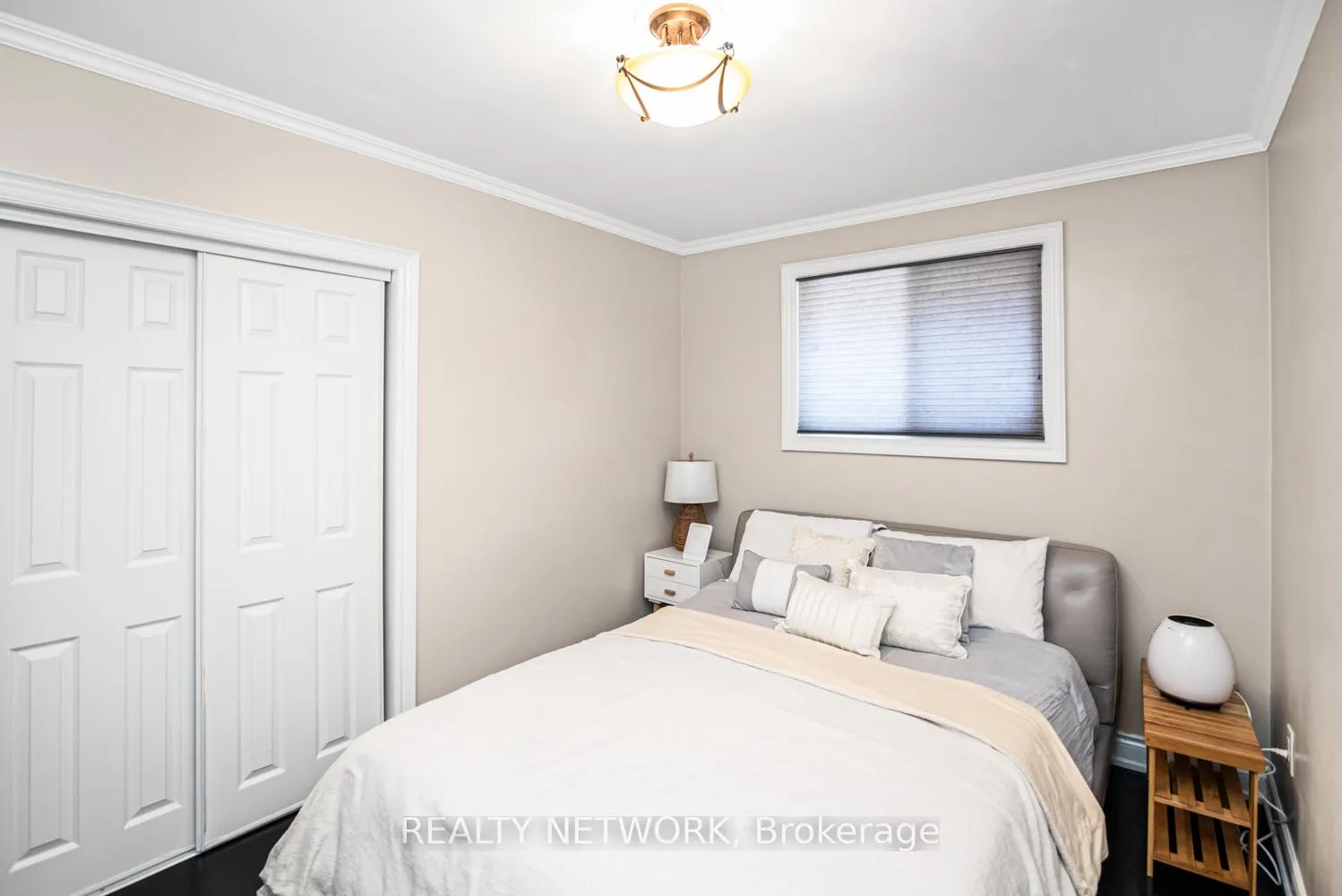 Photo 18 of 101 Victor Boulevard, Hamilton, Greeningdon — HOMEH
