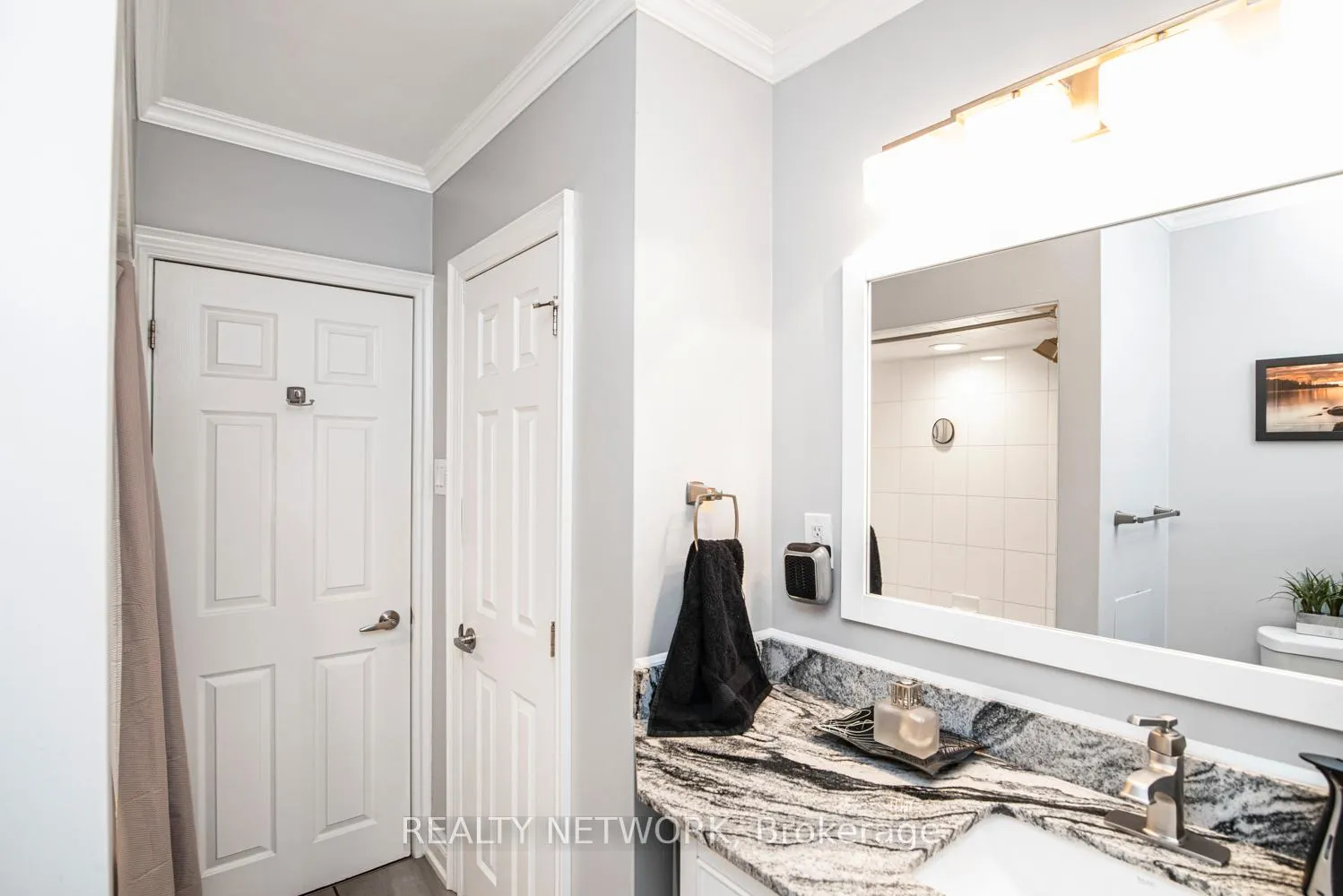 Photo 24 of 101 Victor Boulevard, Hamilton, Greeningdon — HOMEH