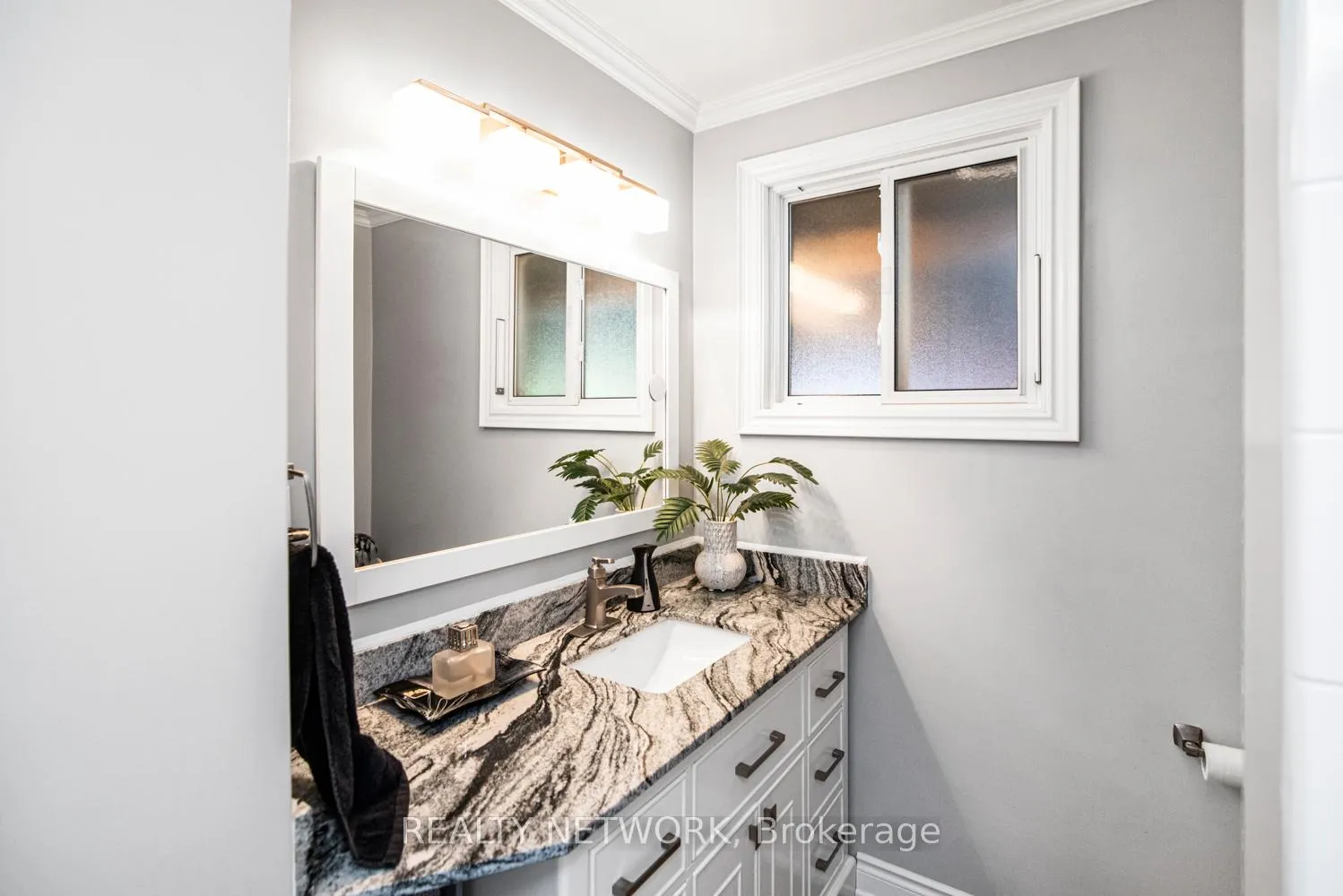 Photo 26 of 101 Victor Boulevard, Hamilton, Greeningdon — HOMEH