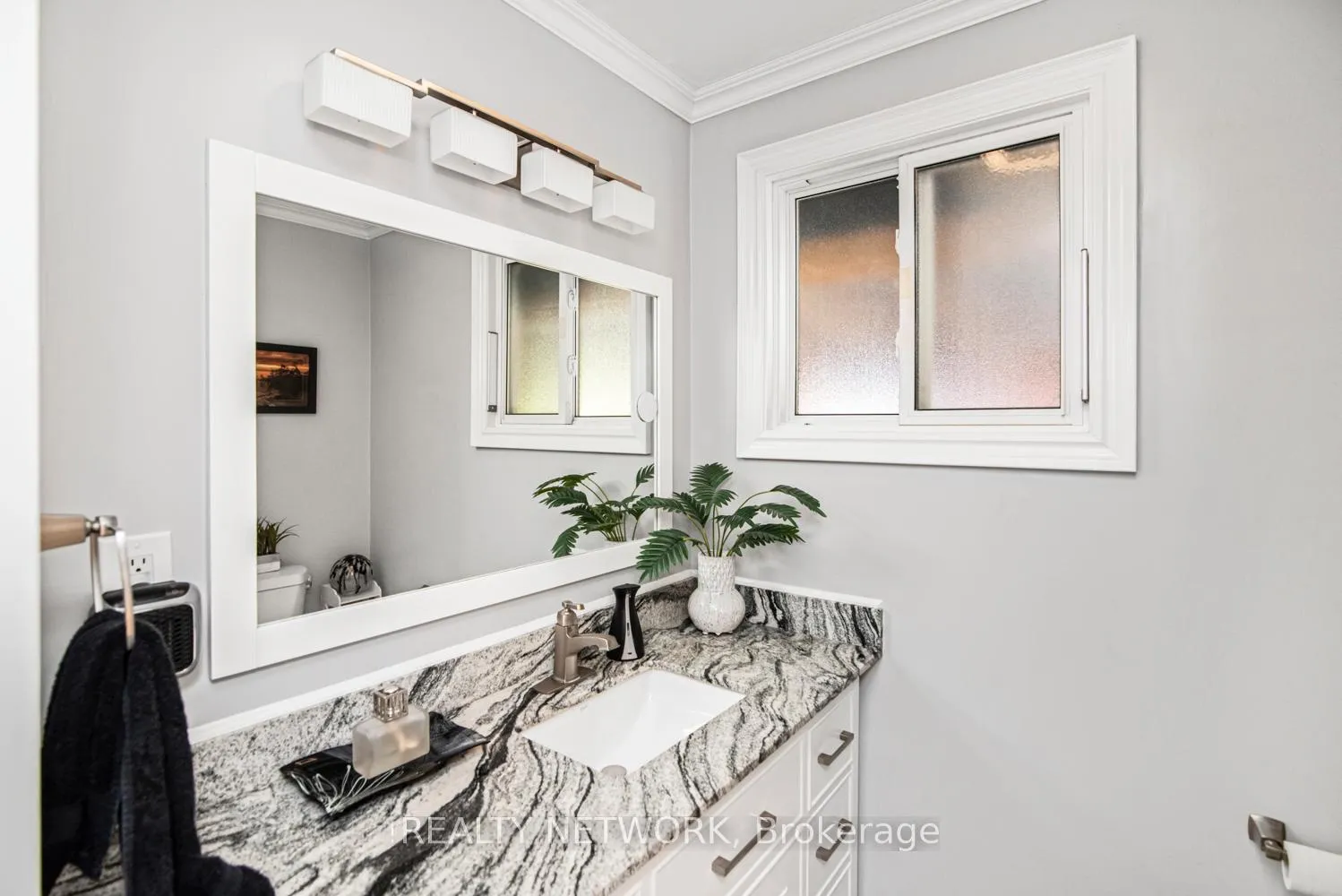 Photo 27 of 101 Victor Boulevard, Hamilton, Greeningdon — HOMEH