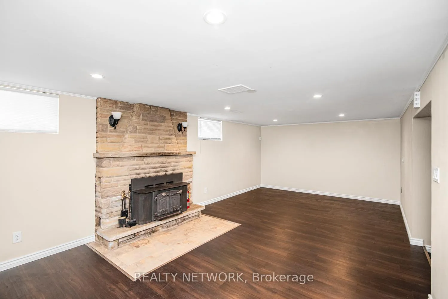 Photo 28 of 101 Victor Boulevard, Hamilton, Greeningdon — HOMEH
