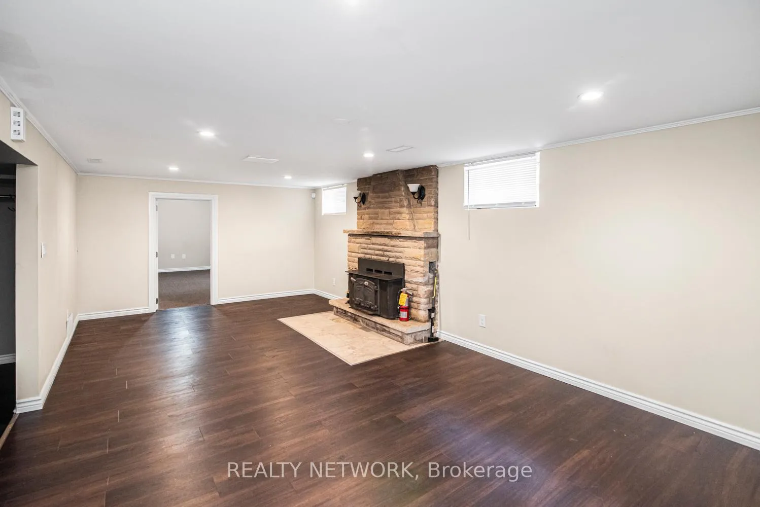 Photo 30 of 101 Victor Boulevard, Hamilton, Greeningdon — HOMEH