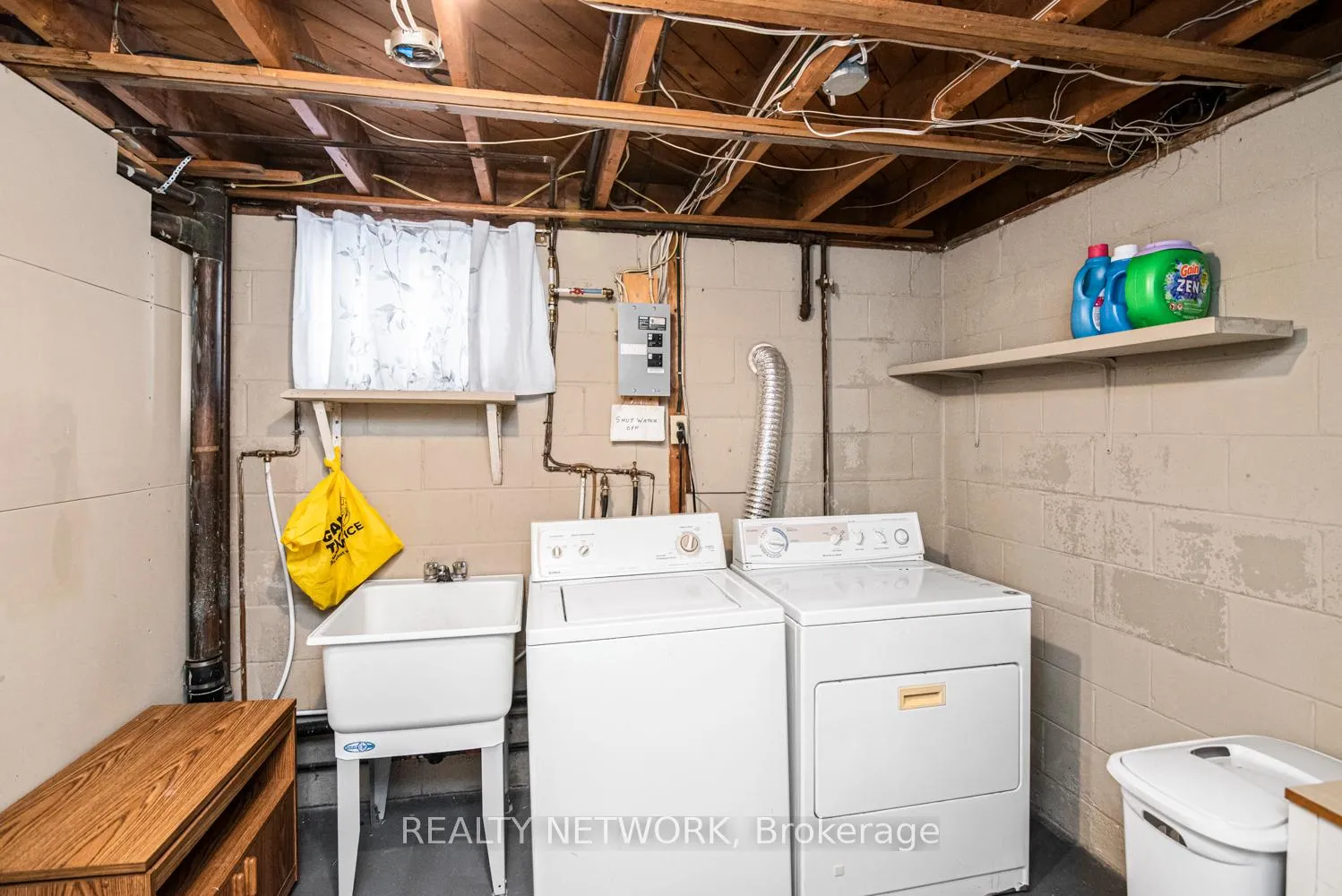 Photo 31 of 101 Victor Boulevard, Hamilton, Greeningdon — HOMEH