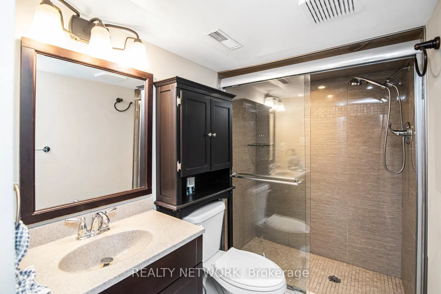 Photo 32 of 101 Victor Boulevard, Hamilton, Greeningdon — HOMEH