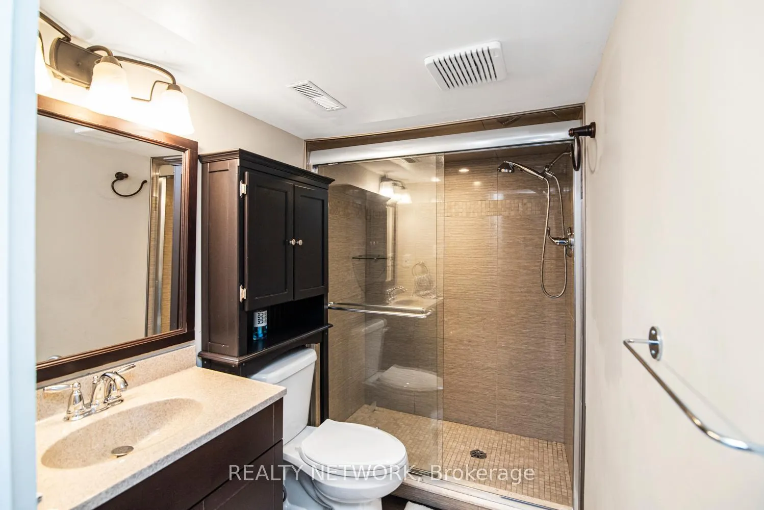 Photo 34 of 101 Victor Boulevard, Hamilton, Greeningdon — HOMEH