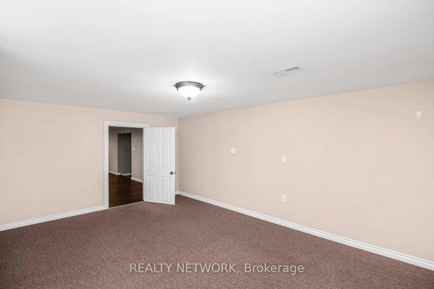 Photo 35 of 101 Victor Boulevard, Hamilton, Greeningdon — HOMEH
