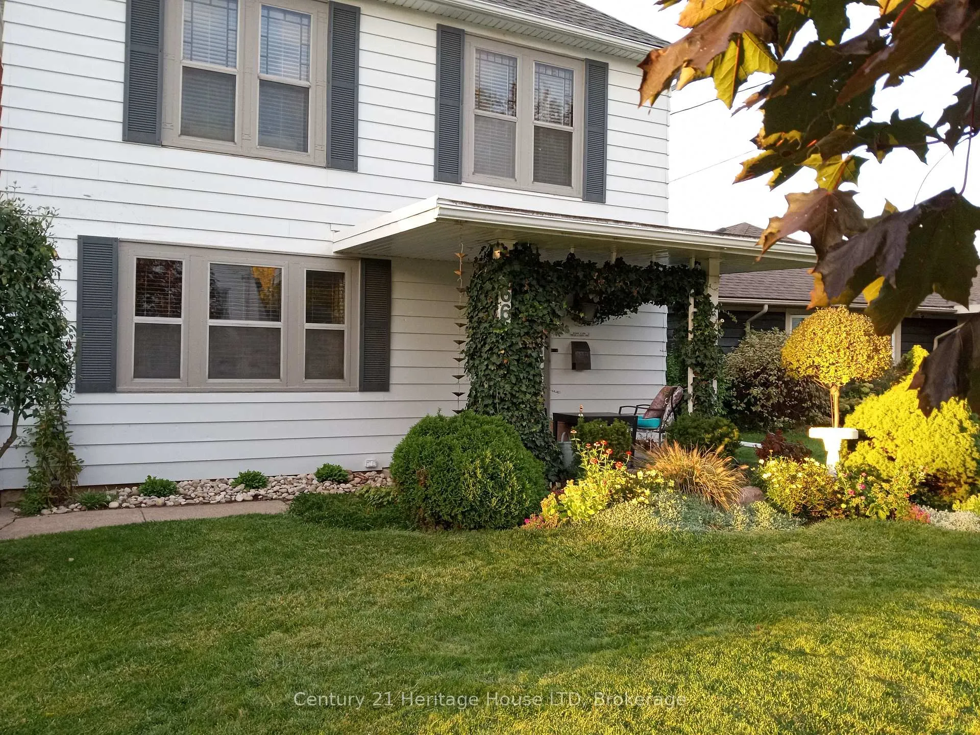 Photo 3 of 66 Bald Street, Welland, Broadway — HOMEH