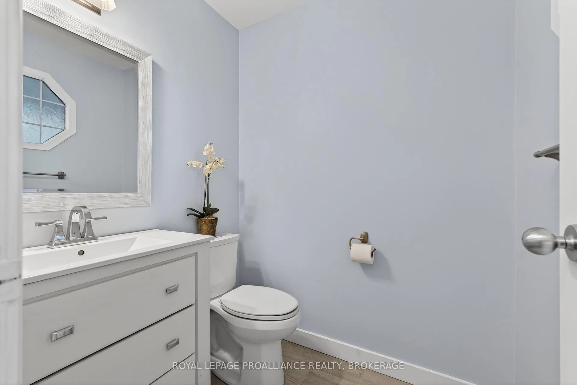 Photo 4 of 894 Littlestone Crescent, Kingston, East Gardiners Rd — HOMEH