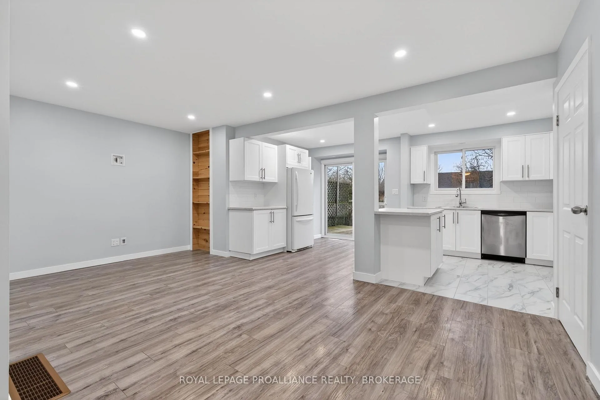 Photo 5 of 894 Littlestone Crescent, Kingston, East Gardiners Rd — HOMEH