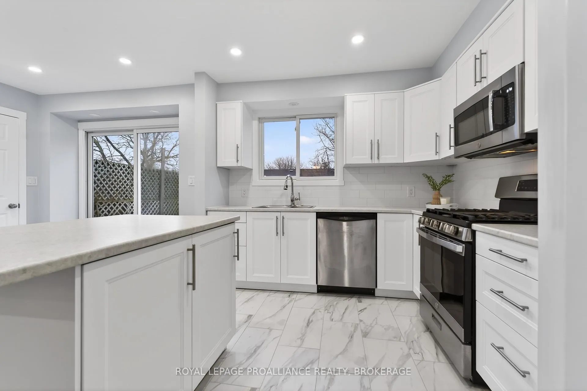 Photo 6 of 894 Littlestone Crescent, Kingston, East Gardiners Rd — HOMEH