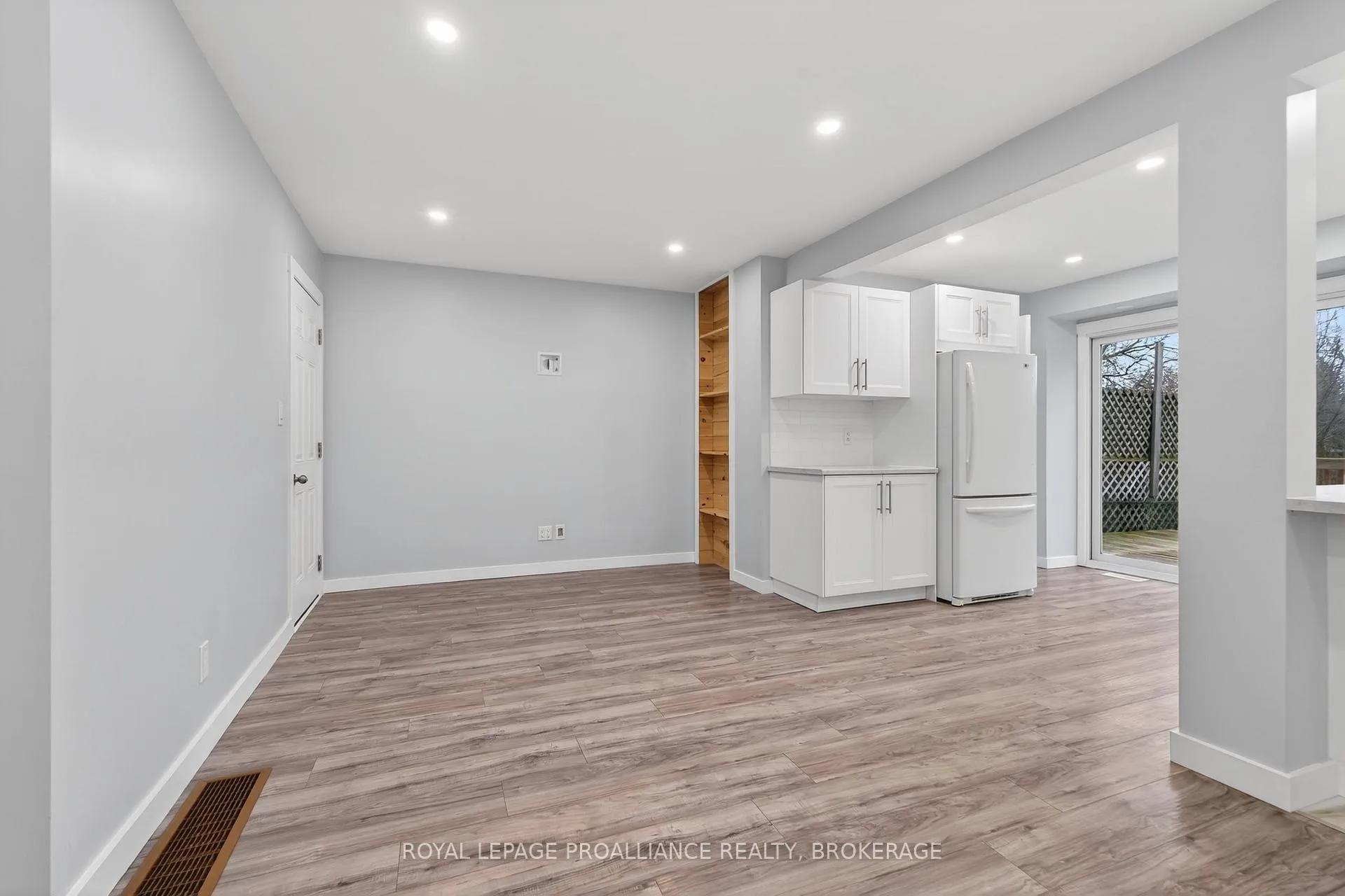 Photo 7 of 894 Littlestone Crescent, Kingston, East Gardiners Rd — HOMEH