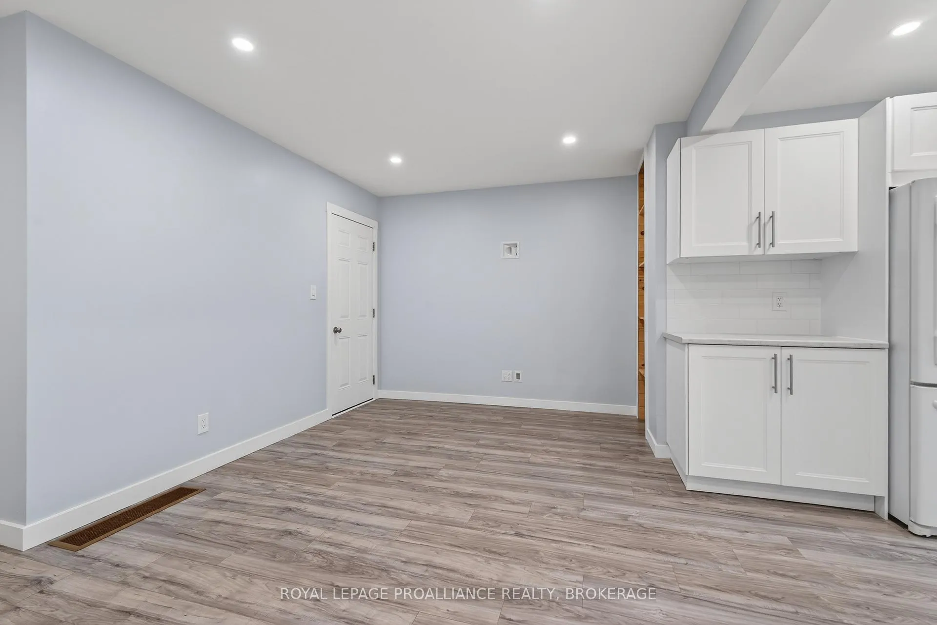 Photo 8 of 894 Littlestone Crescent, Kingston, East Gardiners Rd — HOMEH