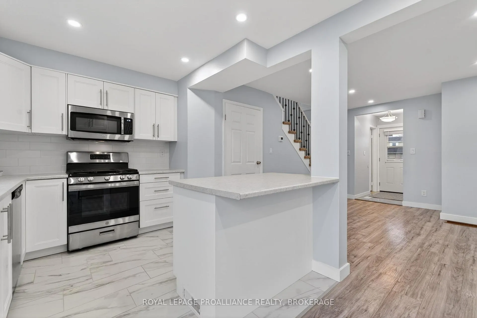 Photo 12 of 894 Littlestone Crescent, Kingston, East Gardiners Rd — HOMEH