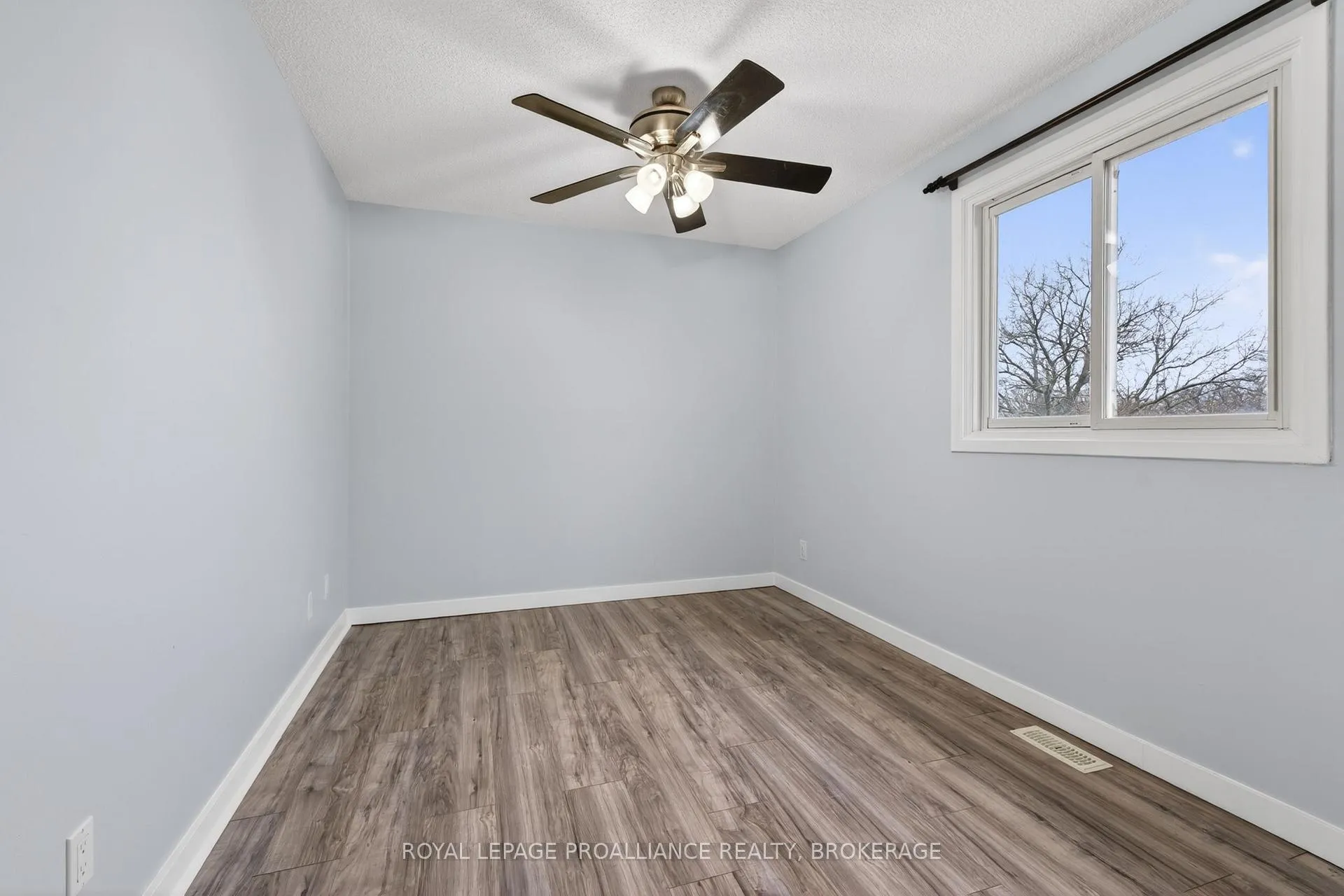 Photo 16 of 894 Littlestone Crescent, Kingston, East Gardiners Rd — HOMEH