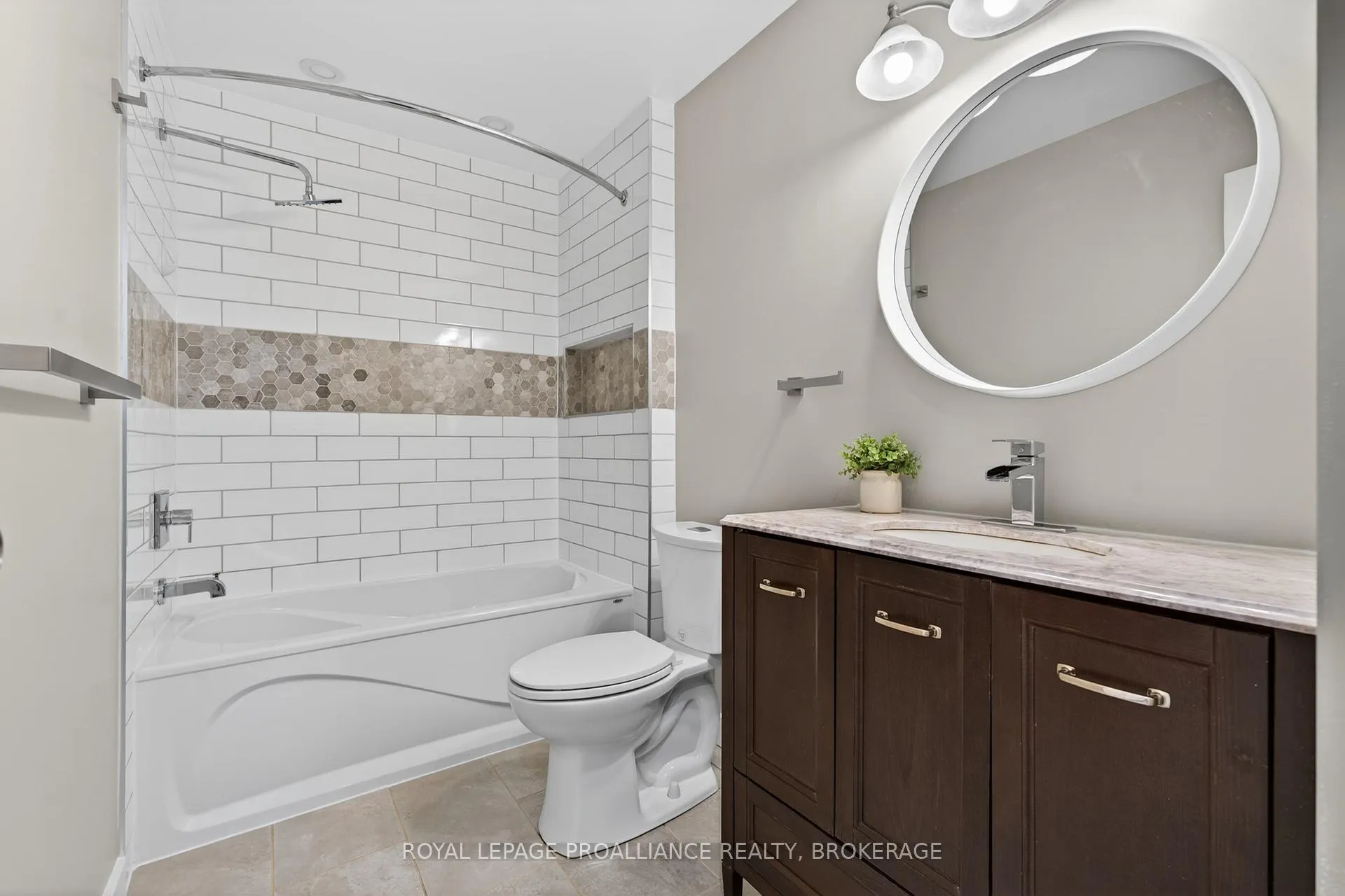 Photo 18 of 894 Littlestone Crescent, Kingston, East Gardiners Rd — HOMEH